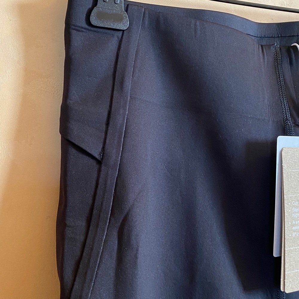 ON Train Tights 1/2 Black Size Small NWT - Picture 10 of 14